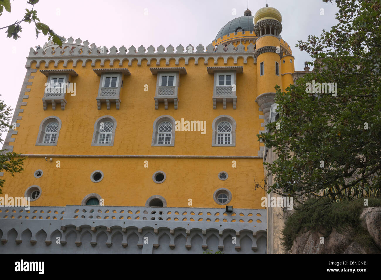 Colorato Palazzo Pena, Sintra, Portogallo. Foto Stock