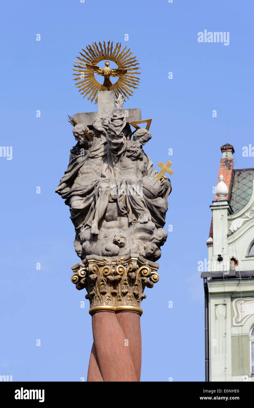 Luogo di mercato con la colonna della peste a Swidnica, Polonia, Europa Foto Stock