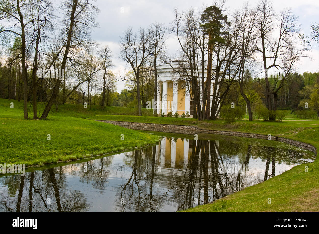 Lo stato Museum-Reserve 'Pavlovsk" - una residenza estiva dell'imperatore russo Paolo I e la sua famiglia. Al Parco Pavlovsk. Foto Stock