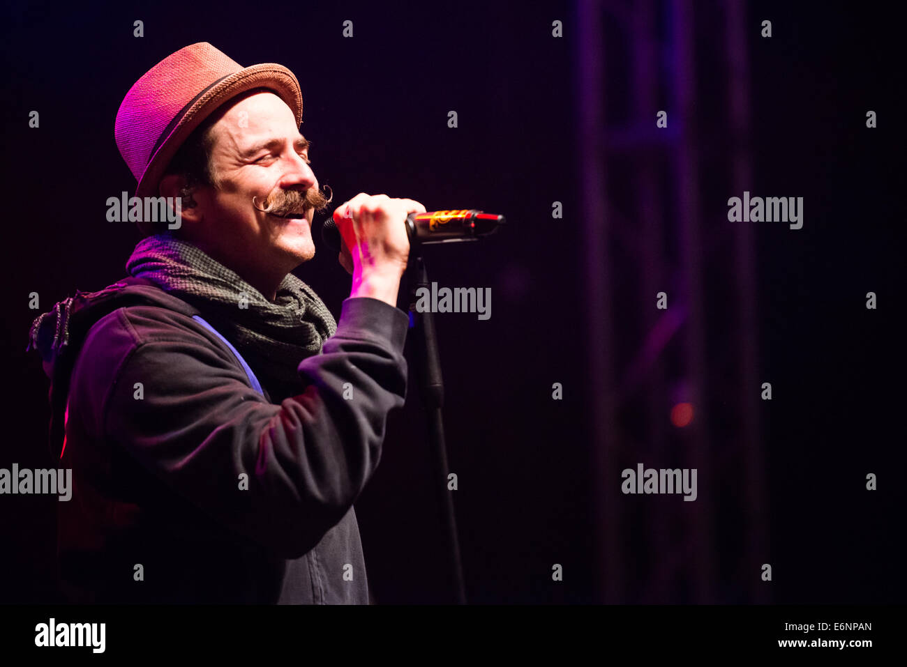 Tom Lugo di Jamaram, Tedesco Reggae funk band latina in esecuzione al Festival Lent, Maribor, Slovenia, 26 giugno 2014. Foto Stock