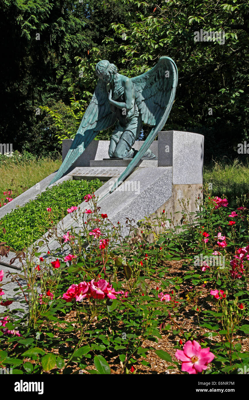 Altezze di rose, tomba della Principessa Elisabetta di Hesse e dal Reno (1895-1903), Darmstadt, Hesse, Germania Foto Stock