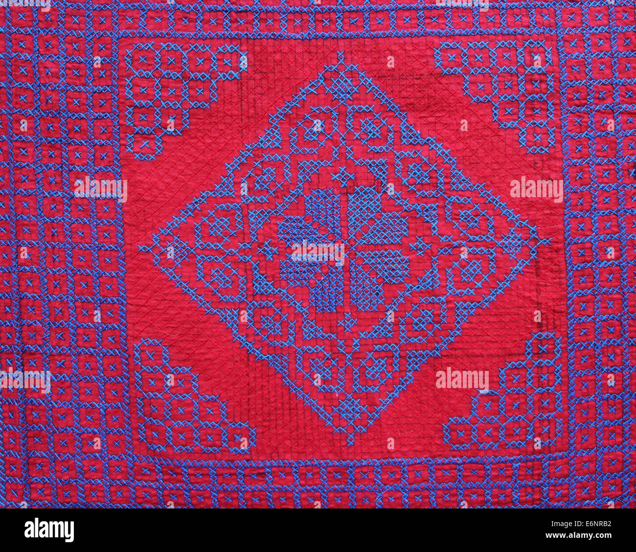 Contemporary Nakshi kantha in Bangladesh. Nakshi kantha, per la copertina del libro, colore Foto Stock