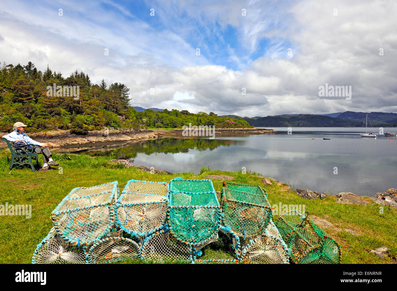 Loch Carron visto da vicino al nuovo molo, Plockton, North West Highlands, Scozia Foto Stock