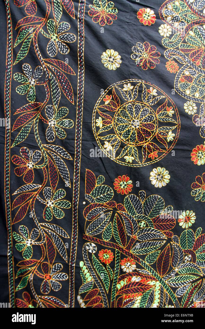 Contemporary Nakshi kantha in Bangladesh. Nakshi kantha, per la copertina del libro, colore Foto Stock