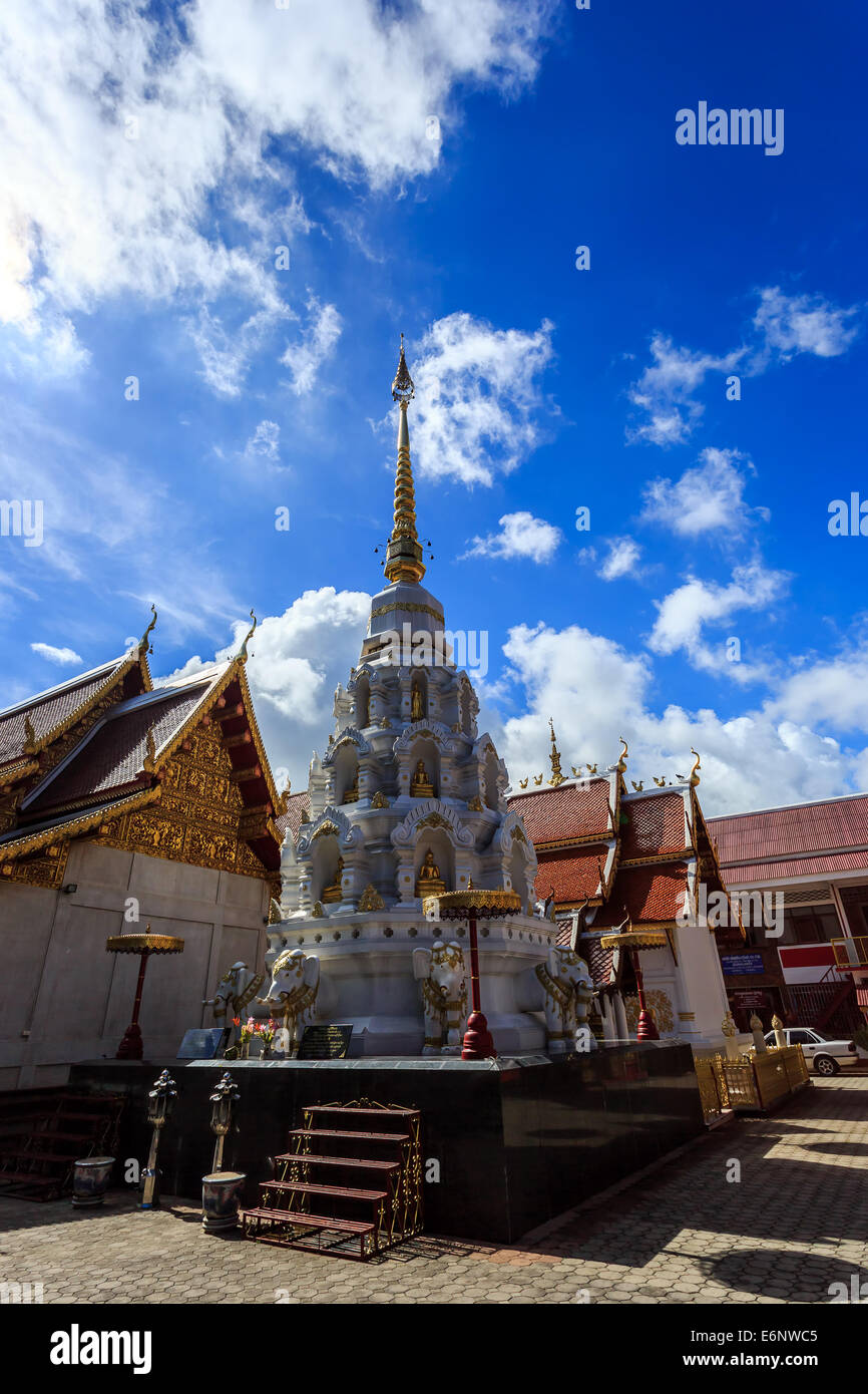 Pagoda di Wat Klang Wiang tempio in Chiang Rai, Thailandia Foto Stock