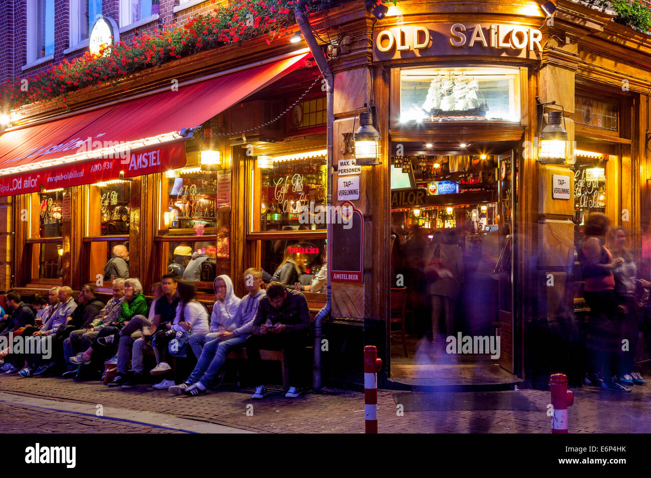 Il vecchio marinaio Pub, il quartiere a luci rosse di Amsterdam, Olanda Foto Stock