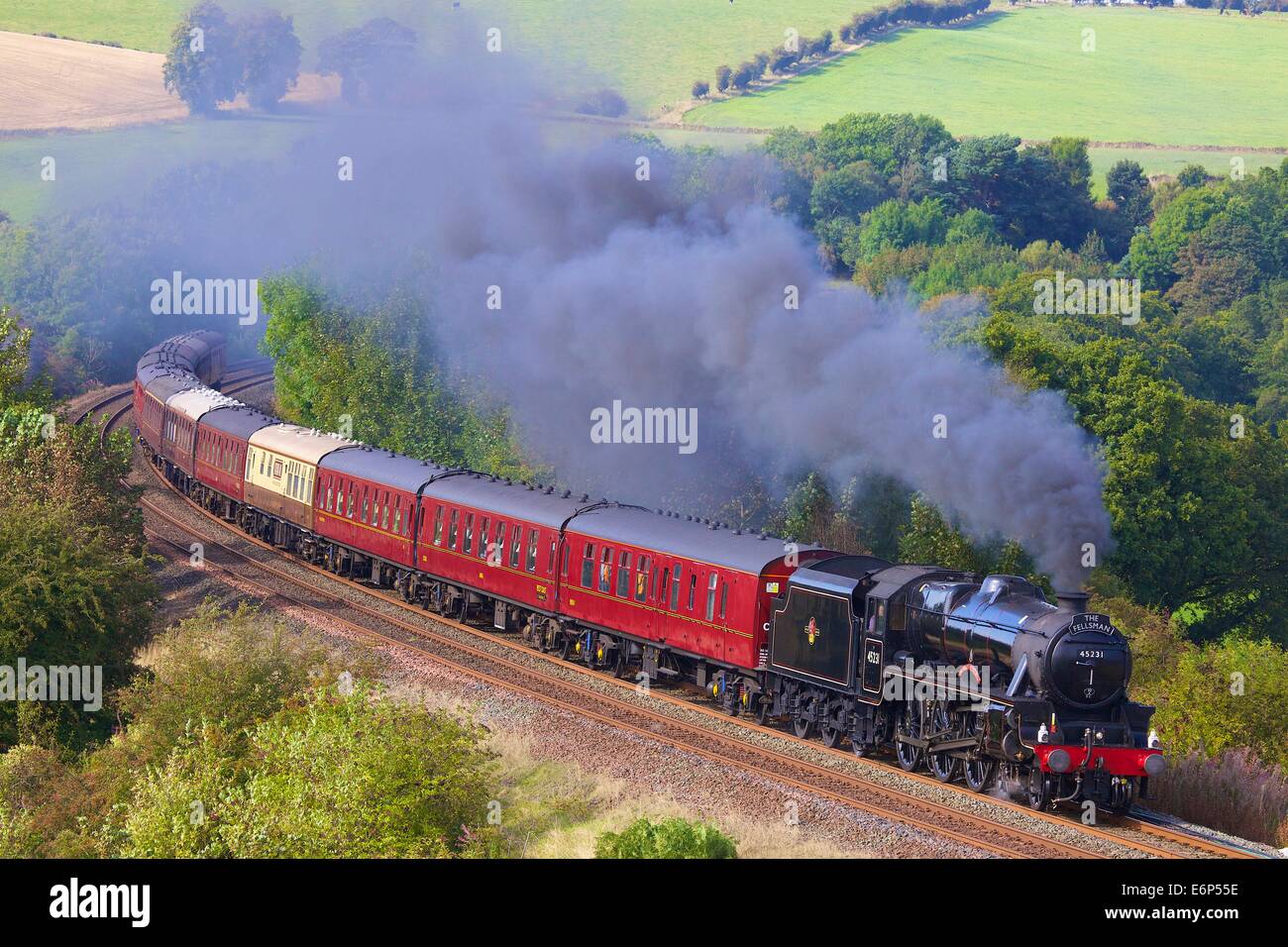 Il Sherwood Forester LMS Stanier Class 5 4-6-0 45231, treno a vapore vicino a basso legno Baron Farm, Armathwaite, accontentarsi di Carlisle linea ferroviaria, Eden Valley, Cumbria, Inghilterra, Regno Unito. Foto Stock