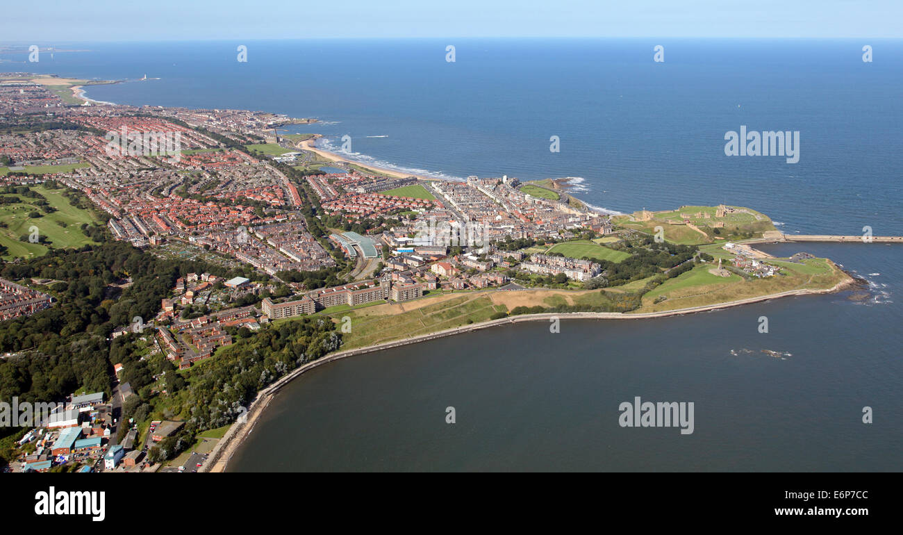 Vista aerea di Tynemouth e Whitley Bay (fondo) in Tyne & Wear, Regno Unito Foto Stock