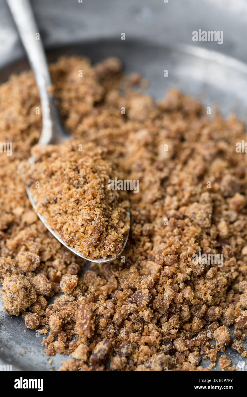 Organici di palme di cocco zucchero su un cucchiaio Foto Stock
