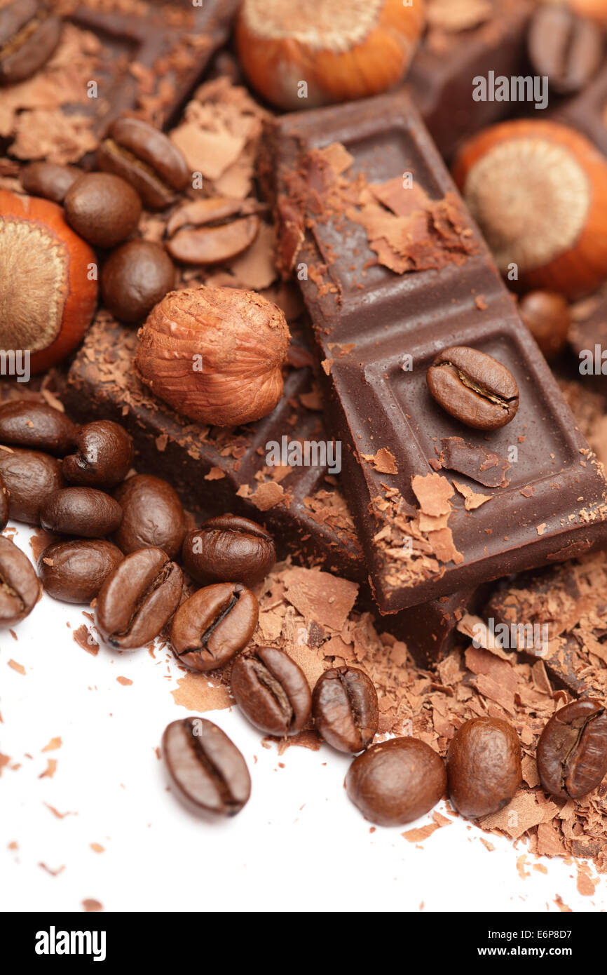 Il cioccolato, le nocciole e i chicchi di caffè Foto Stock