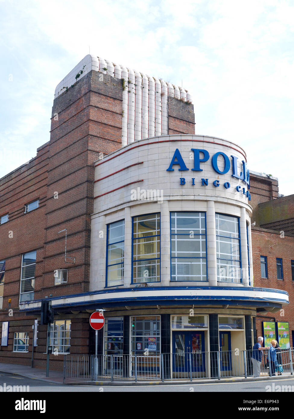 Ex cinema Apollo bingo di High Street in Rhyl Wales UK Foto Stock