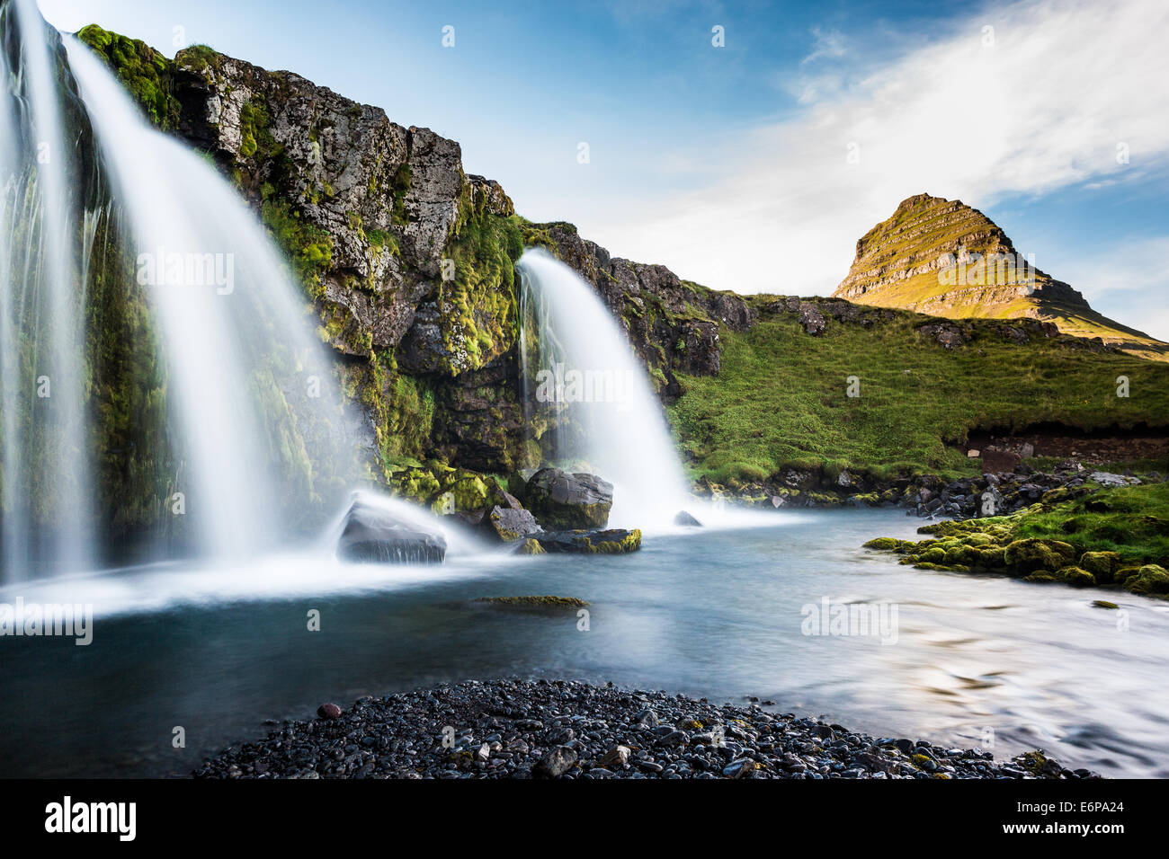 Montaggio Kirkjufell nel Snaefellsnes Penininsula, paesaggio in Islanda Foto Stock
