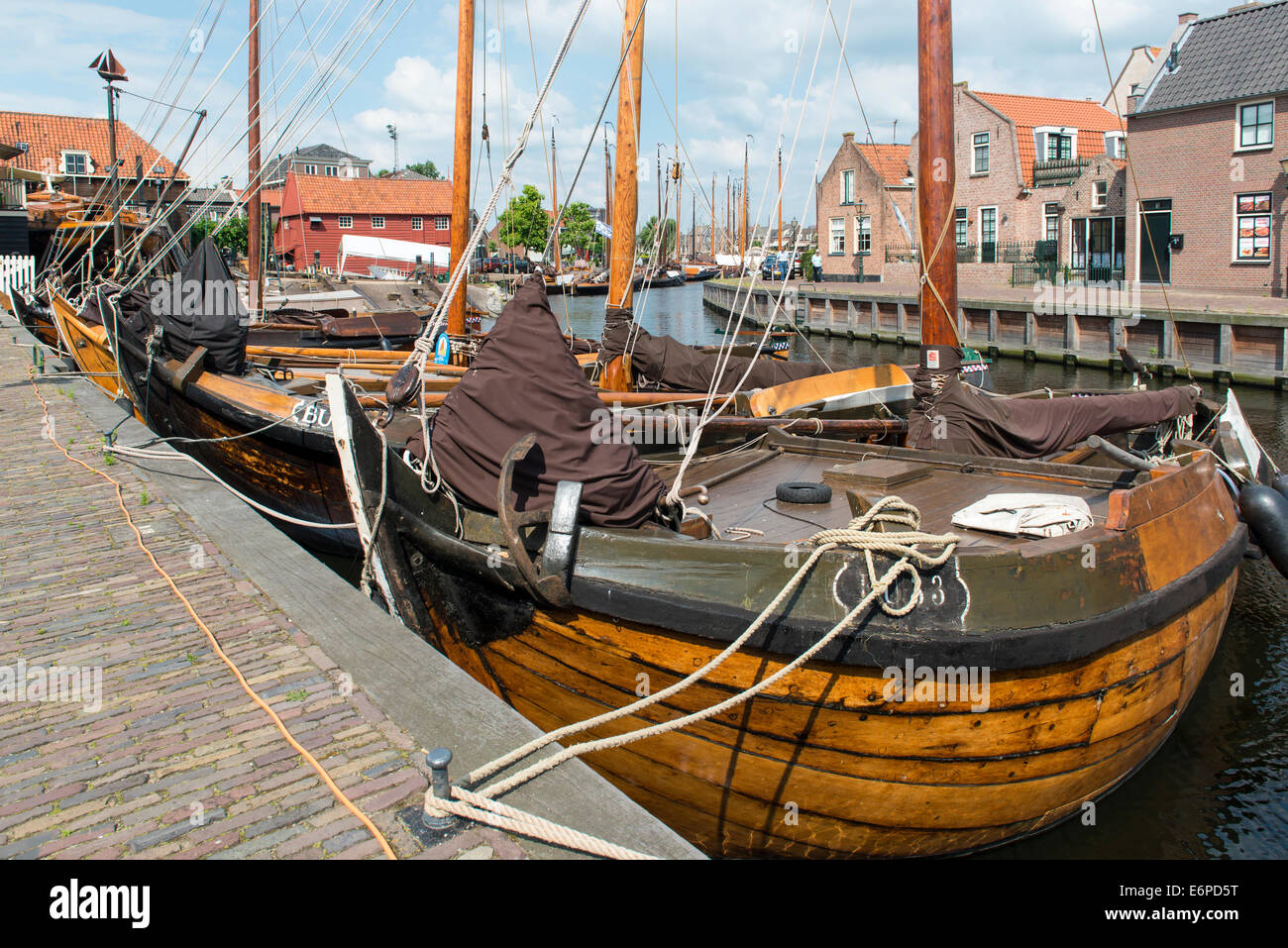 Storico più grande flotta di botters (un tipo di barca da pesca), in Bunschoten-.SPAKENBURG, Paesi Bassi Foto Stock