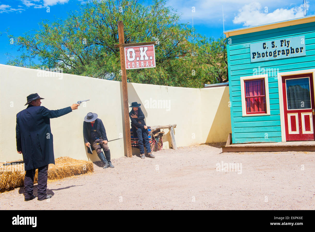 Attori prende parte alla rievocazione della OK Corral gunfight in oggetto contrassegnato per la rimozione definitiva , Arizona Foto Stock