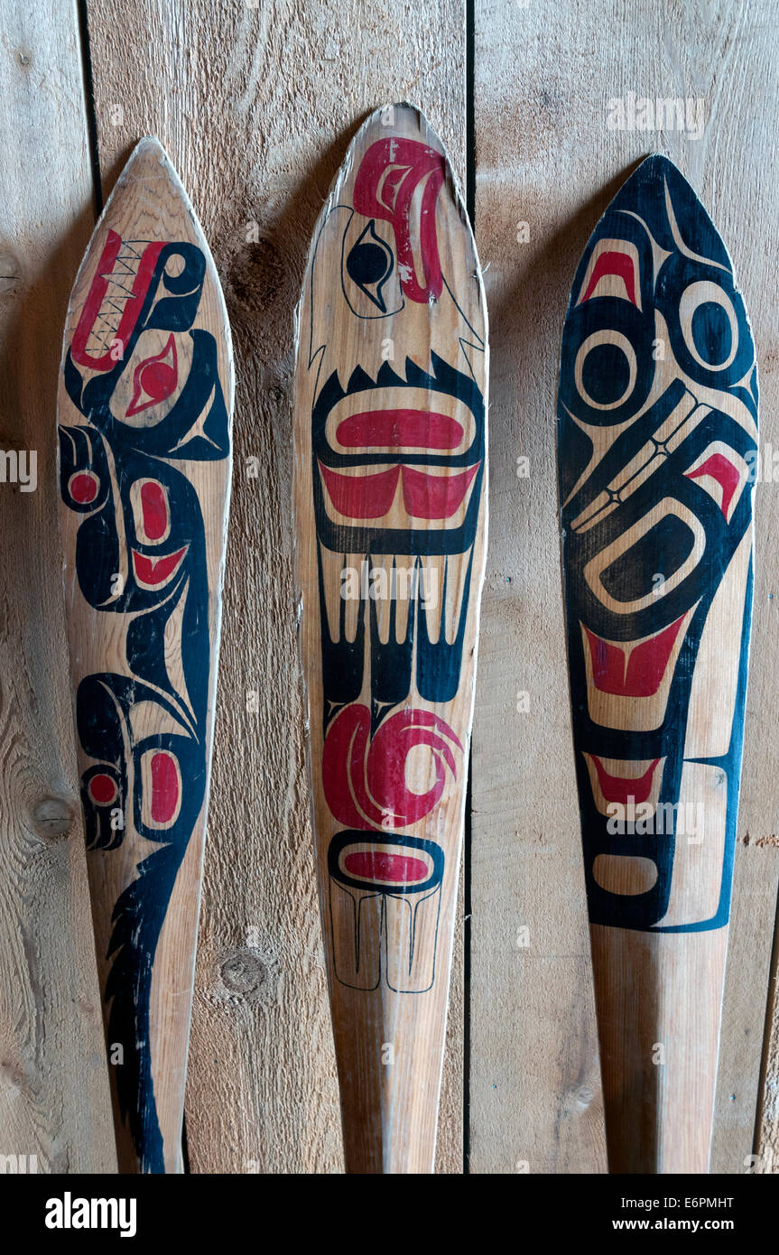 Elk203-4538v Canada, British Columbia, Haida Gwaii, Skidegate, Haida Heritage Centre, canoa Pagaie Foto Stock
