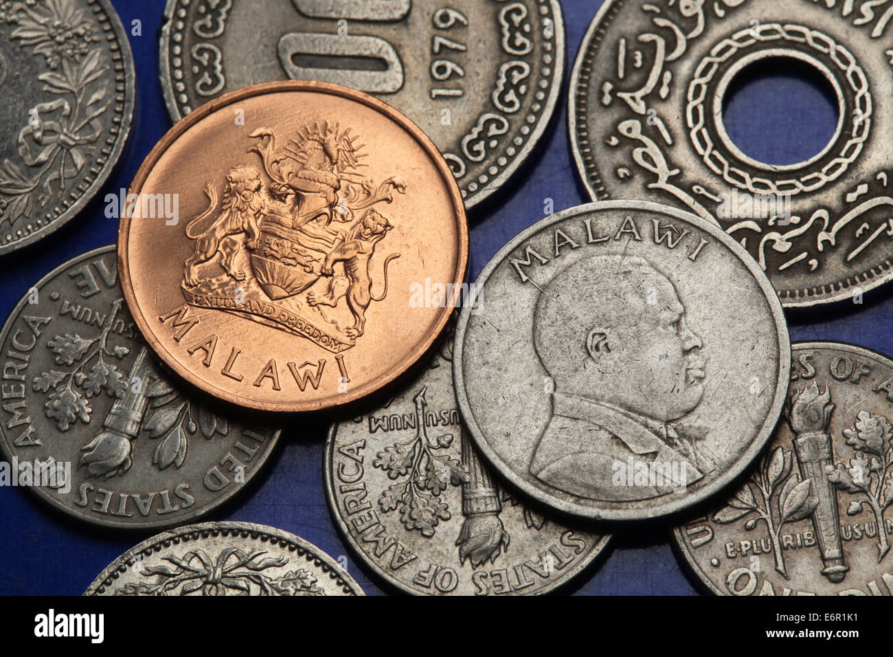 Monete del Malawi. Malawiani stemma e malawiana eroe nazionale John Chilembwe raffigurato in tambala malawiana monete. Foto Stock