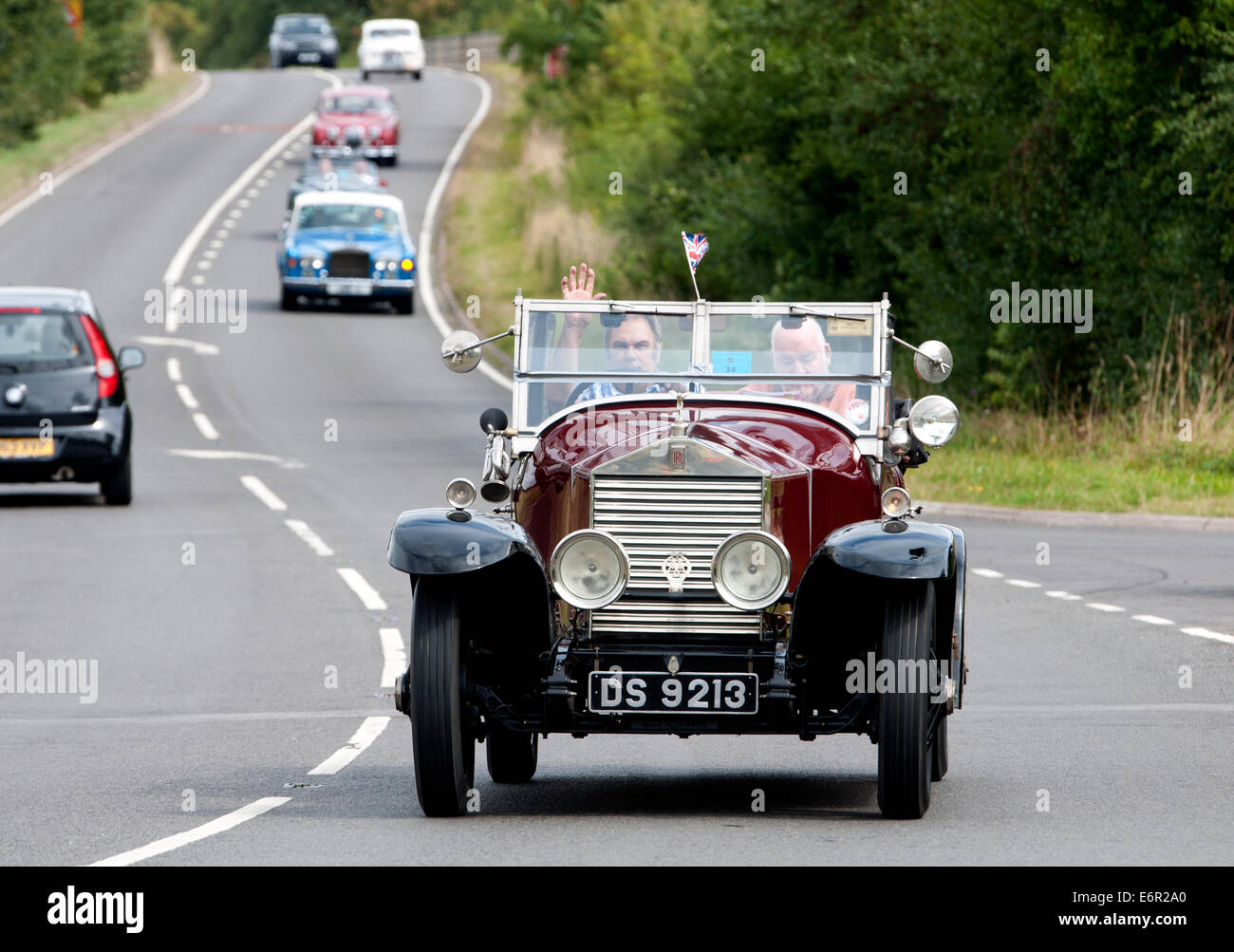 1926 Rolls-Royce medici Coupe auto su Fosse Way road, Warwickshire, Regno Unito Foto Stock