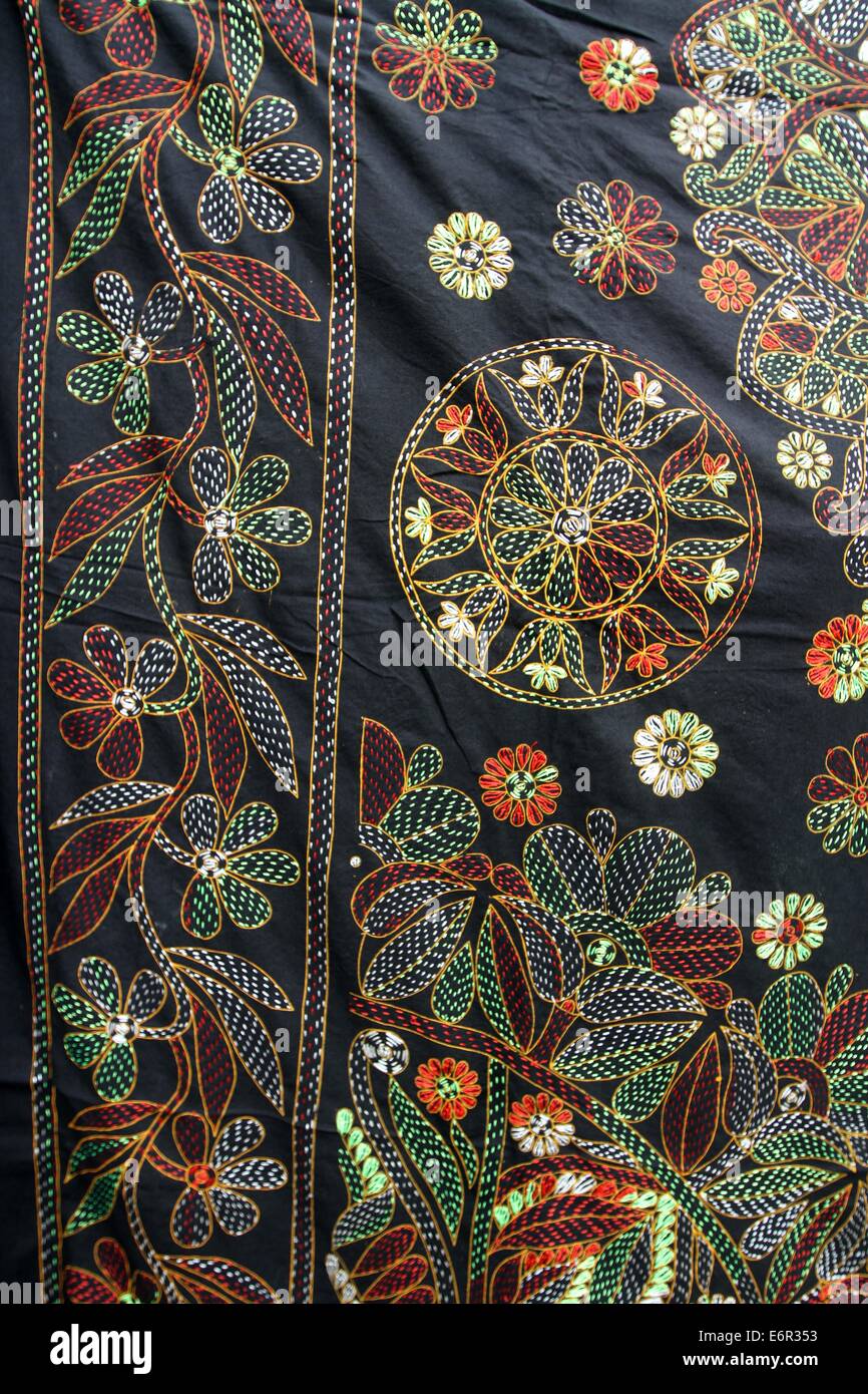 Contemporary Nakshi kantha in Bangladesh. Nakshi kantha, per la copertina del libro, colore Foto Stock