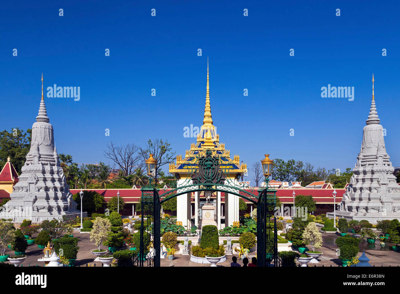 Statua di HM Re Norodom, Palazzo Reale di Phnom Penh, Cambogia Foto Stock
