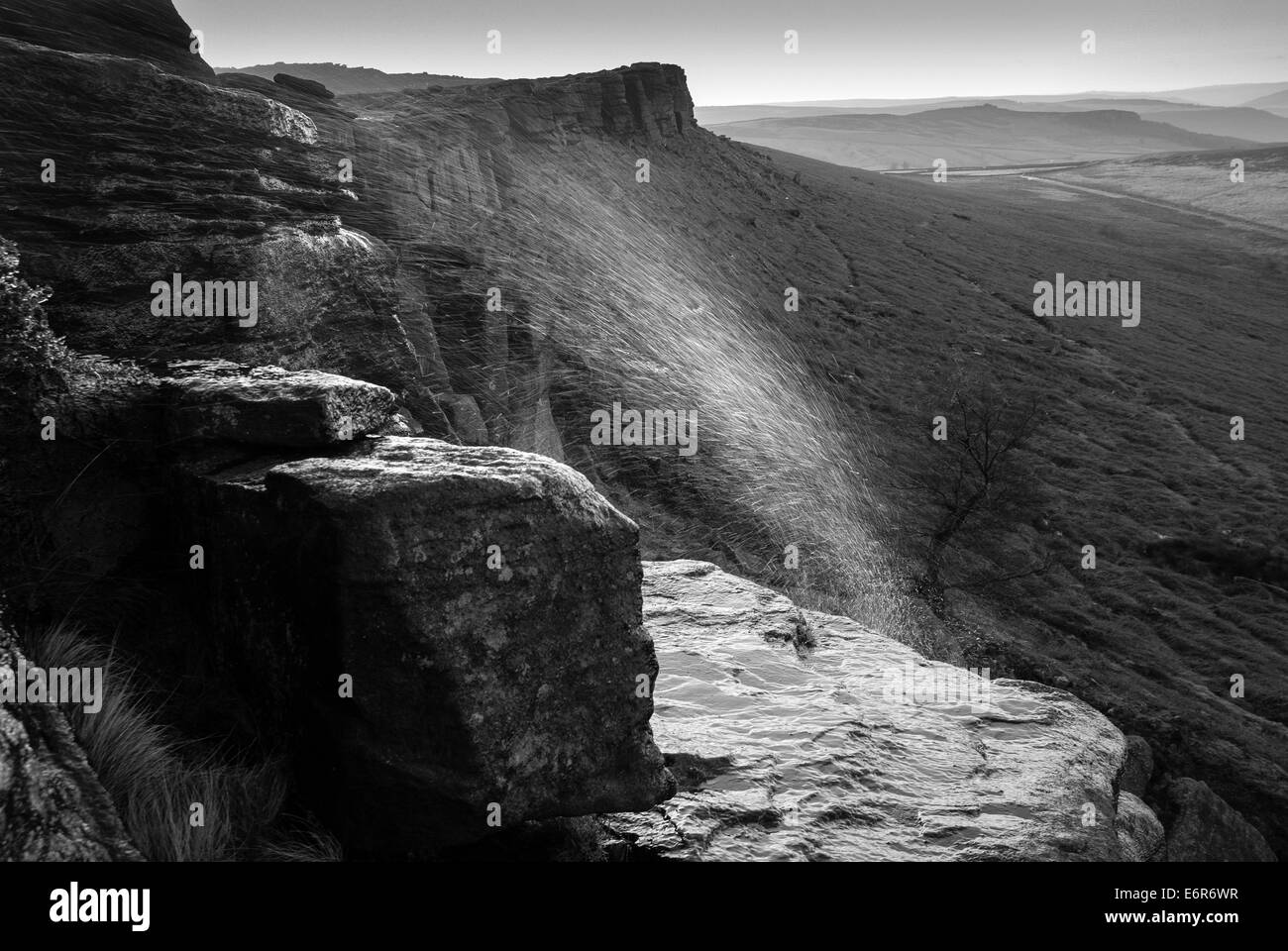 Cascata rovesciata sul bordo Stanage, Derbyshire Foto Stock