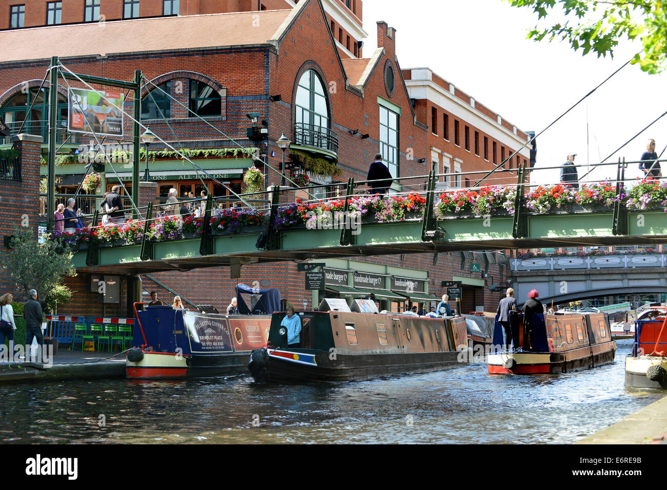 Canali di Birmingham vie navigabili narrowboats sul canal al posto Danielle Regno Unito Foto Stock