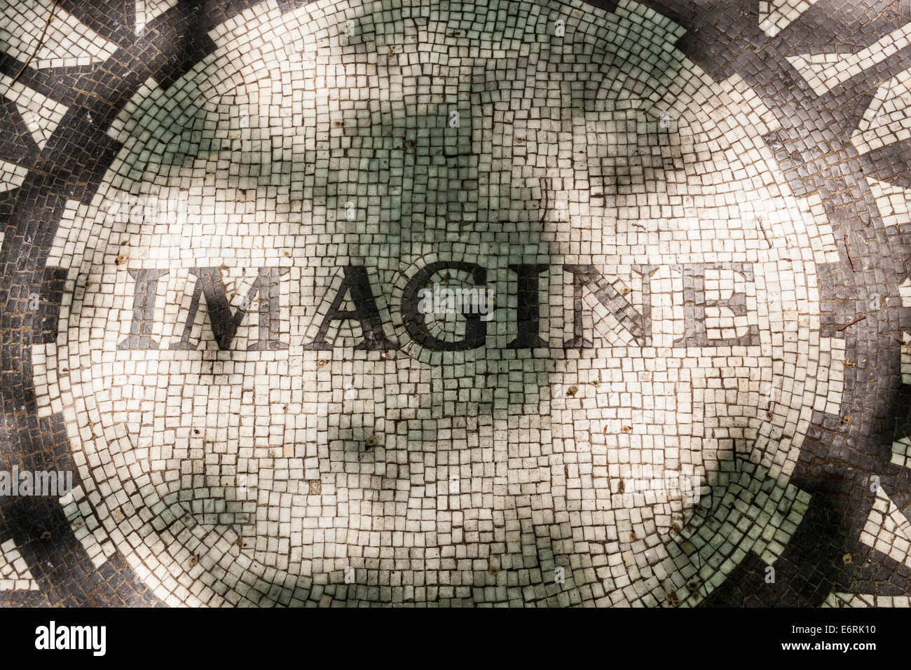 Immaginate di mosaico memorial a John Lennon, Strawberry Fields, Central Park, Manhattan, New York, New York, Stati Uniti d'America Foto Stock
