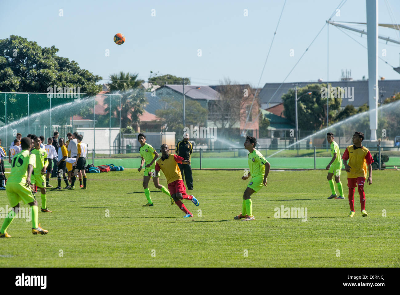 Partita di calcio di Sotto 15 squadre giovanili, Cape Town, Sud Africa Foto Stock