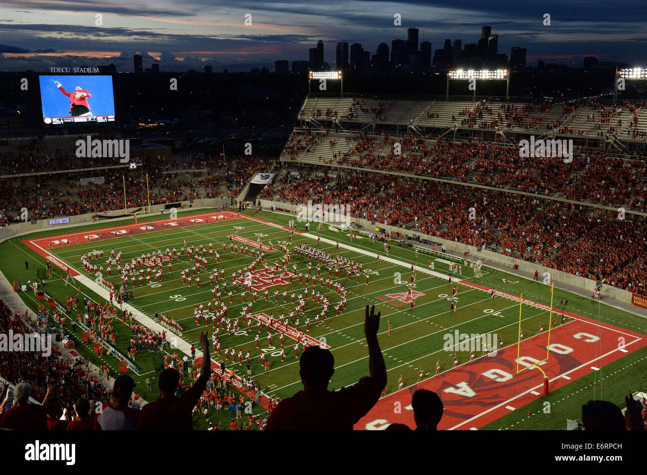 Houston, Texas, Stati Uniti d'America. Il 29 agosto, 2014. Vista interna di apertura notturna al nuovo stadio di uh prima di un NCAA Football gioco tra l'Università di Houston Cougars e il UTSA Roadrunners a TDECU Stadium di Houston, TX su agosto 29th, 2014. Credito: Trask Smith/ZUMA filo/Alamy Live News Foto Stock