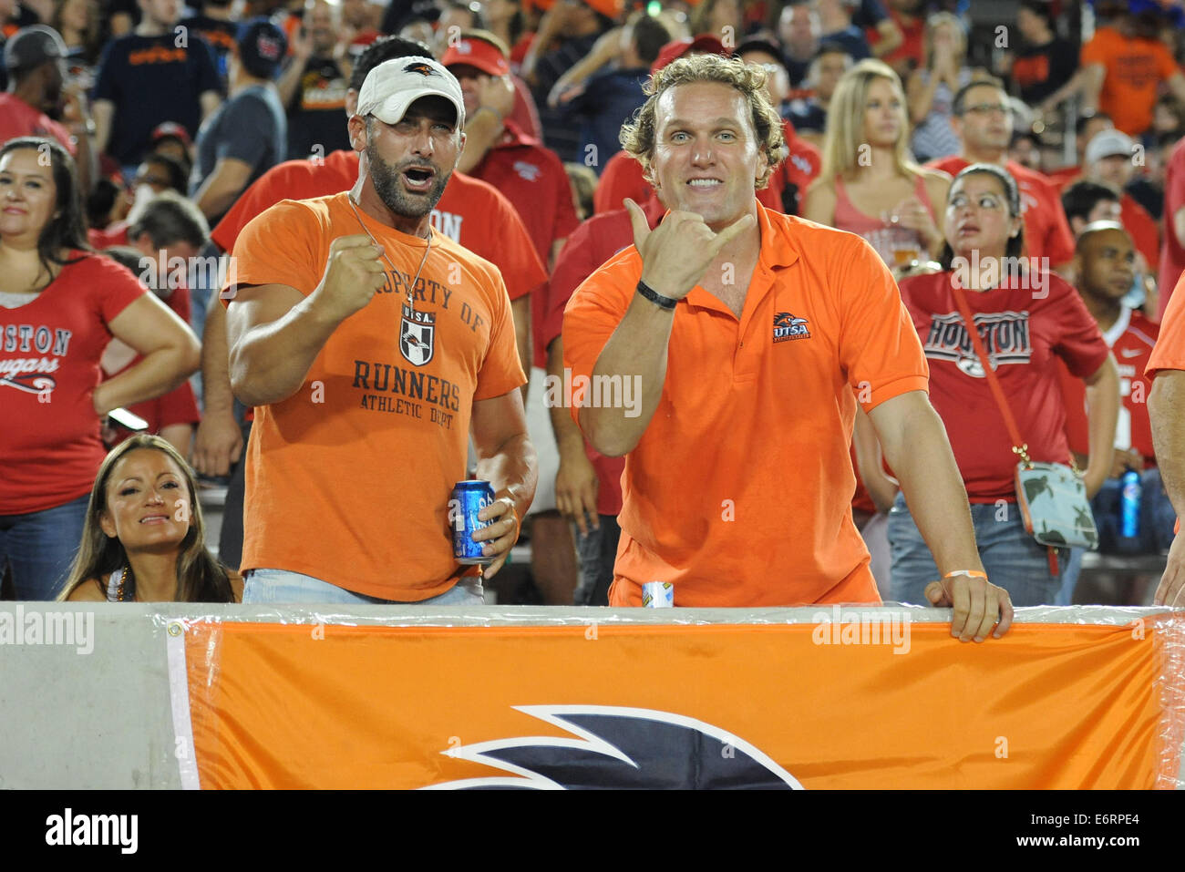 Houston, Texas, Stati Uniti d'America. Il 29 agosto, 2014. UTSA Roadrunners tifosi durante la prima metà di un NCAA Football gioco tra l'Università di Houston Cougars e il UTSA Roadrunners a TDECU Stadium di Houston, TX su agosto 29th, 2014. UTSA ha vinto il gioco 27-7. Credito: Trask Smith/ZUMA filo/Alamy Live News Foto Stock