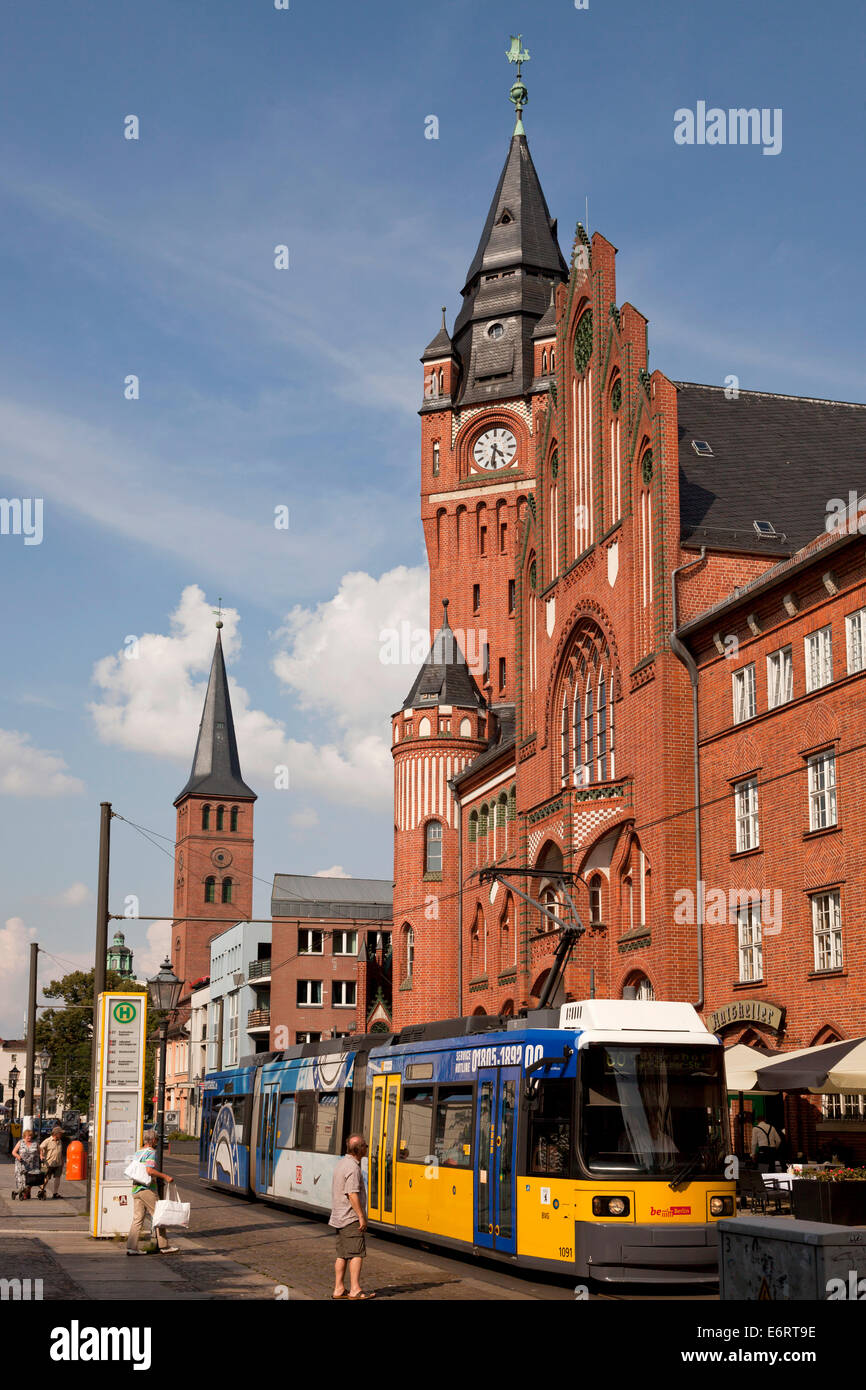 Il tram presso il municipio di Köpenick, Berlino, Germania, Europa Foto Stock