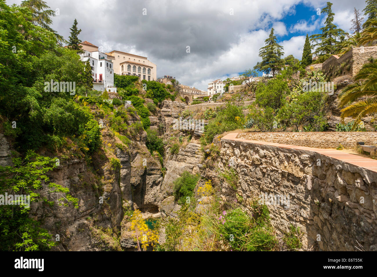 Vista su El Tajo Gorge, Ronda, provincia di Malaga, Andalusia, Spagna, Europa. Foto Stock