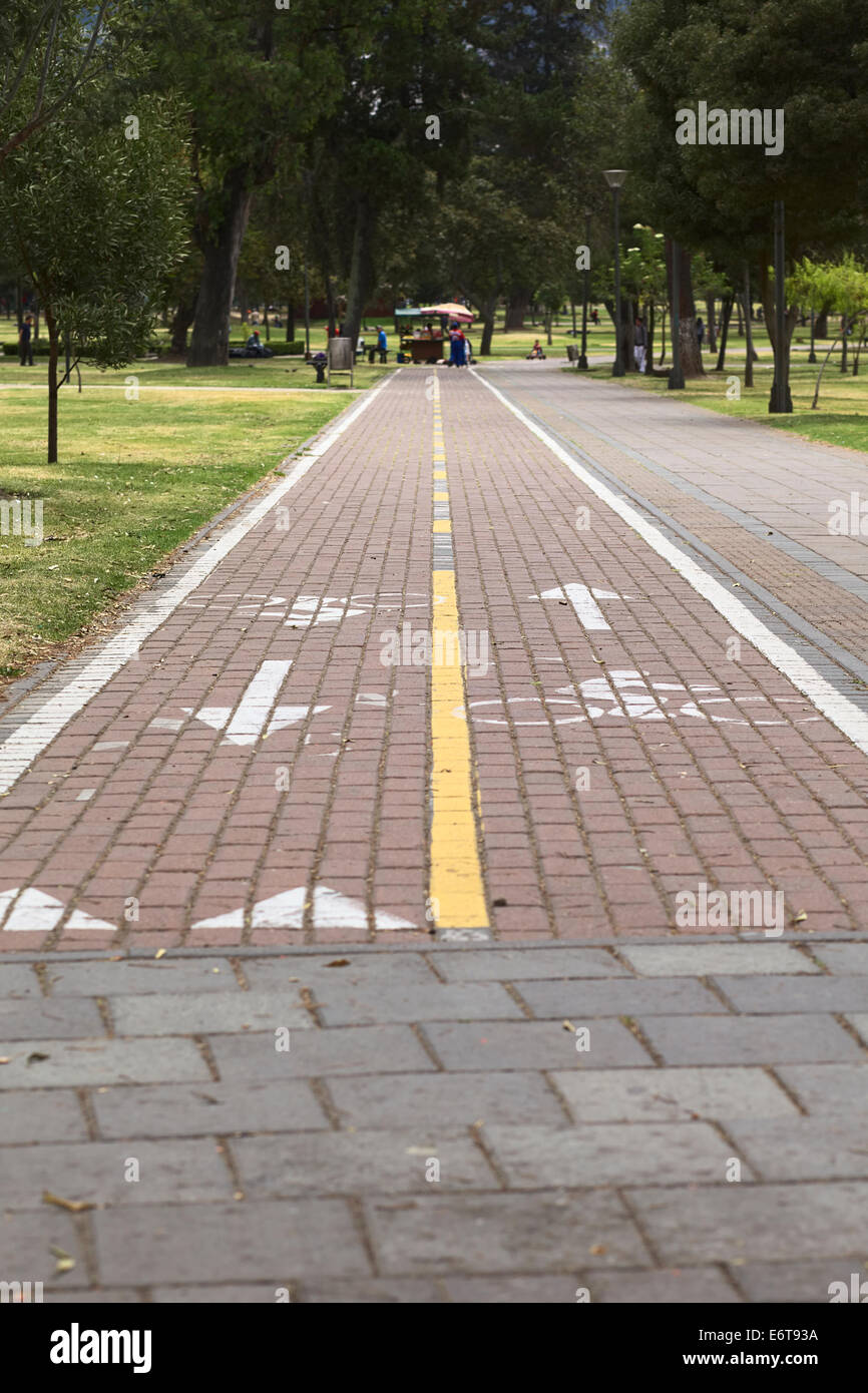 Le corsie di bicicletta in El Ejido Park il 6 agosto 2014 a Quito, Ecuador Foto Stock