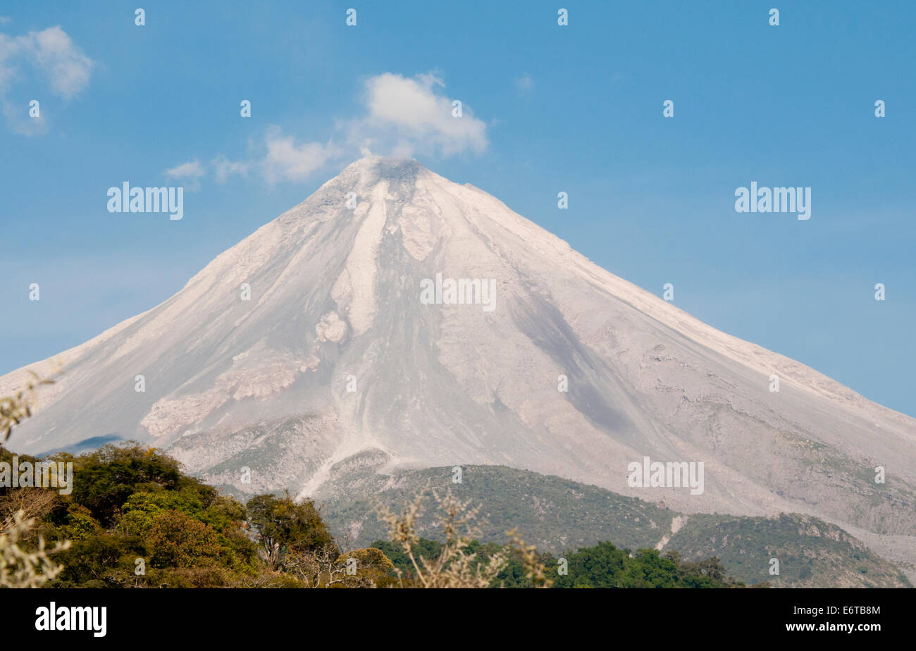 Eruzione pennacchio da Volcan El Feugo/ de Colima un vulcano in Messico Foto Stock