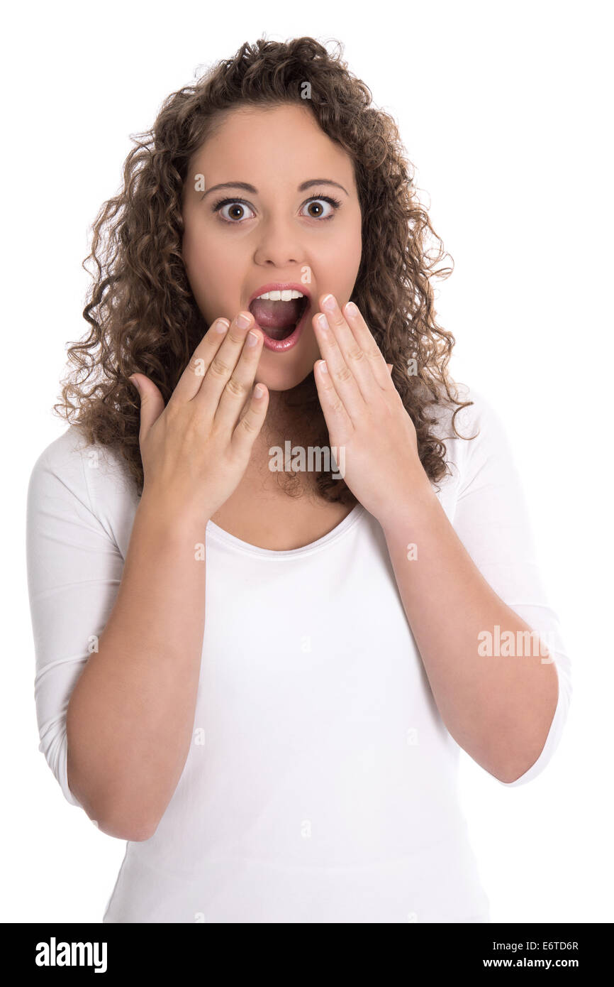 Felice sorpreso isolato giovane donna in bianco con bocca aperta su bianco. Foto Stock