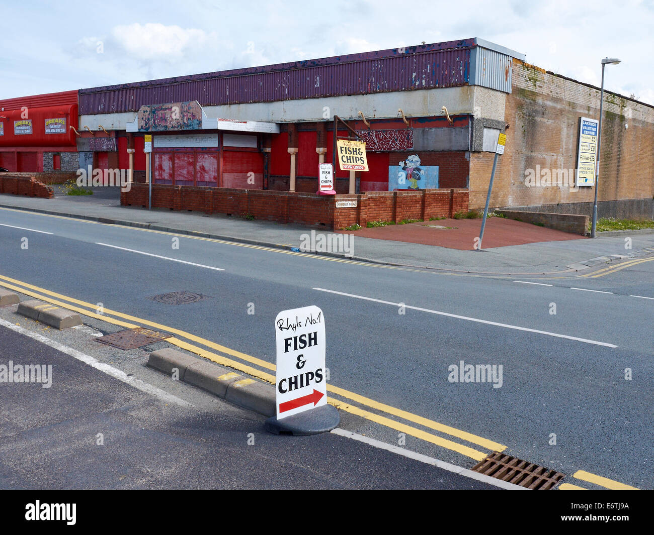 Annuncio per il negozio No1 Fish & Chips a Rhyl Denbighshire Wales UK Foto Stock