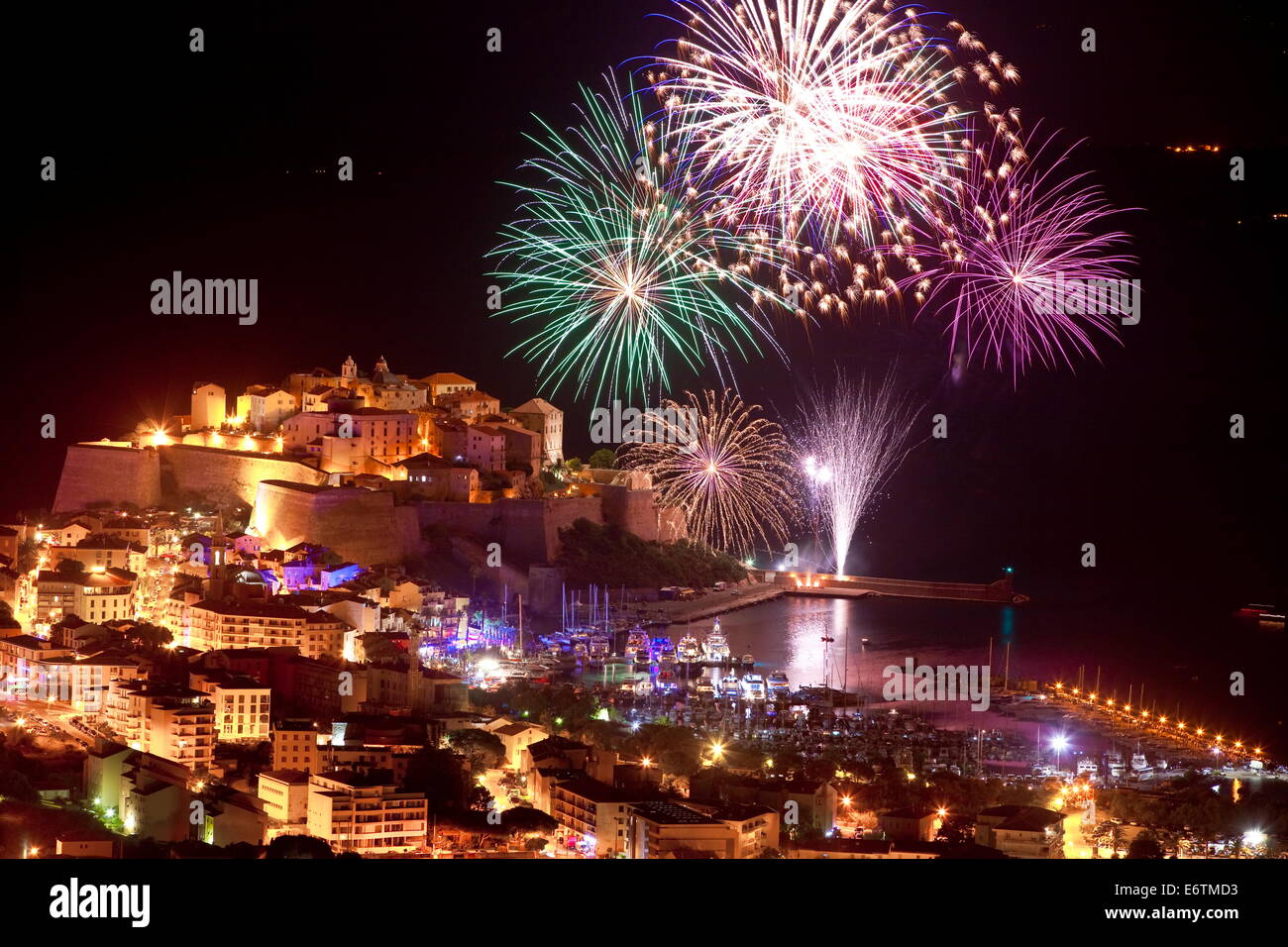Fuochi d'artificio nella cittadella di Calvi, in Corsica, Francia Foto Stock