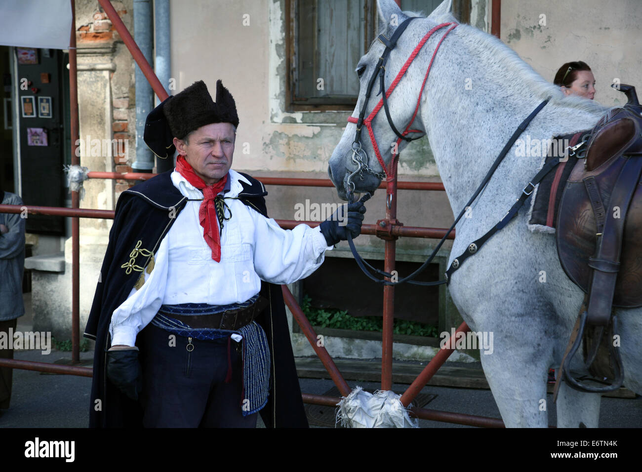 Lineup Cravat reggimento in una cerimonia che celebra la giornata cravatta su 18 Ottobre 2013 a Zagabria. Foto Stock