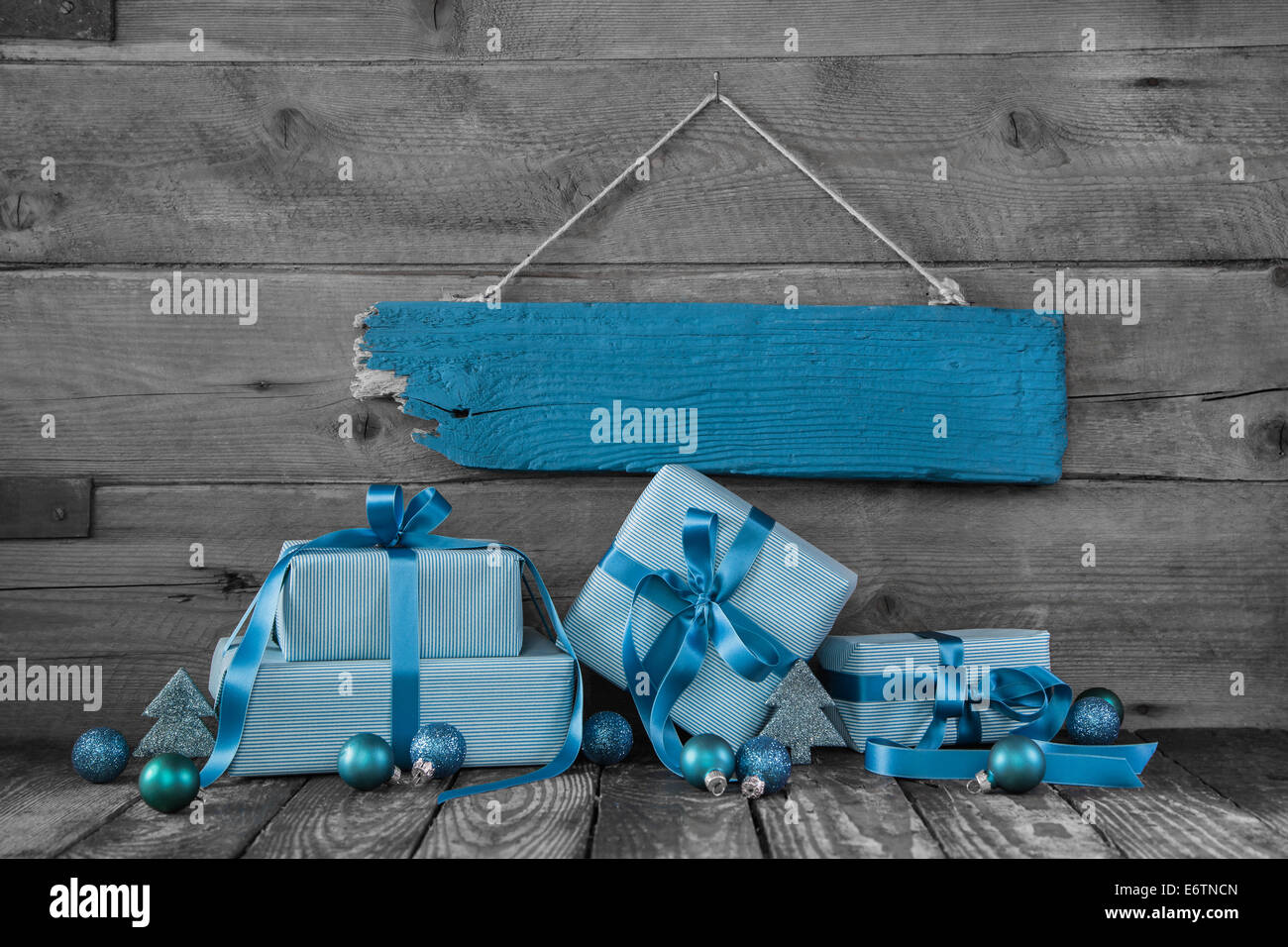 Background: Natale voucher o coupon con doni in blu turchese. Foto Stock