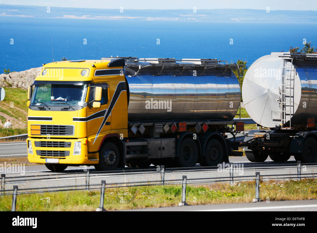 Combustibile e olio carrello, close-up Foto Stock