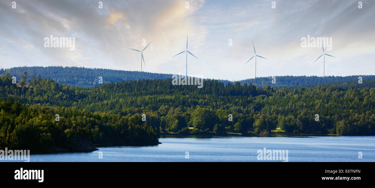 Impianto di generazione eolica nella bellissima natura Foto Stock