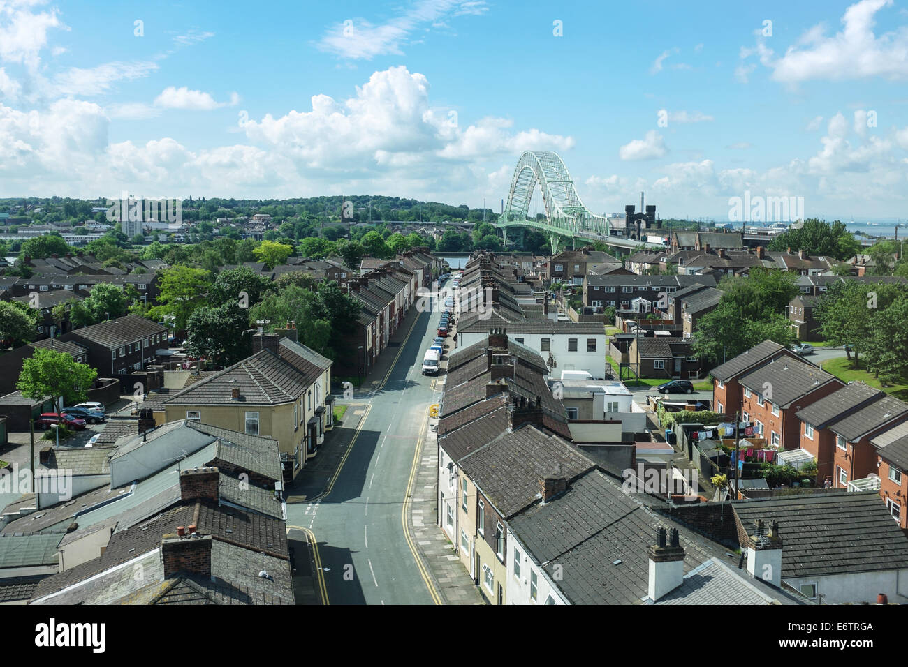 Vista da Widnes di Runcorn ponte tra di Runcorn e Widnes, Cheshire, Inghilterra, Regno Unito Foto Stock