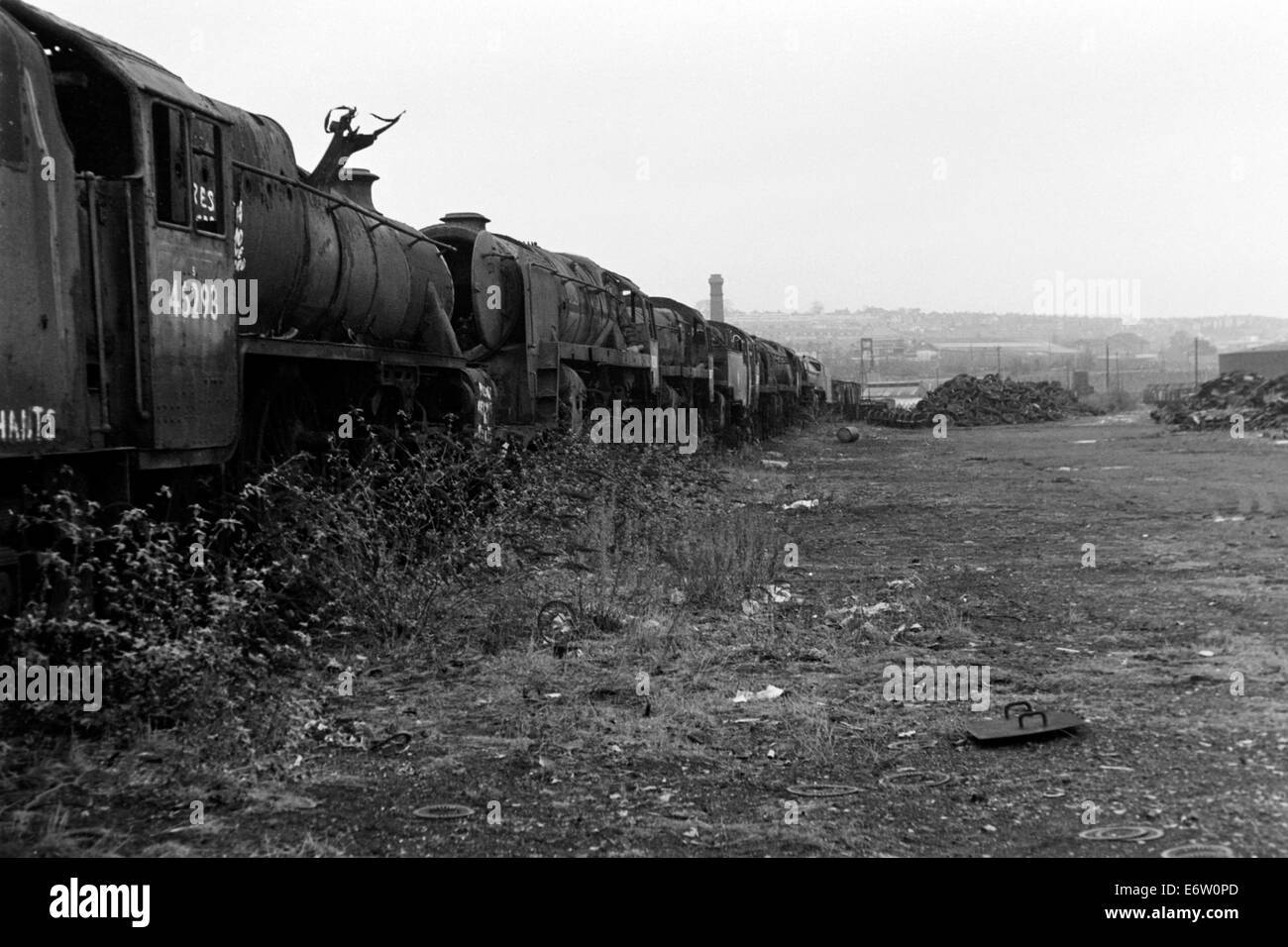 Demolito ex British Railways locomotive a vapore a woodhams scrapyard barry island Galles nel 1974 Foto Stock