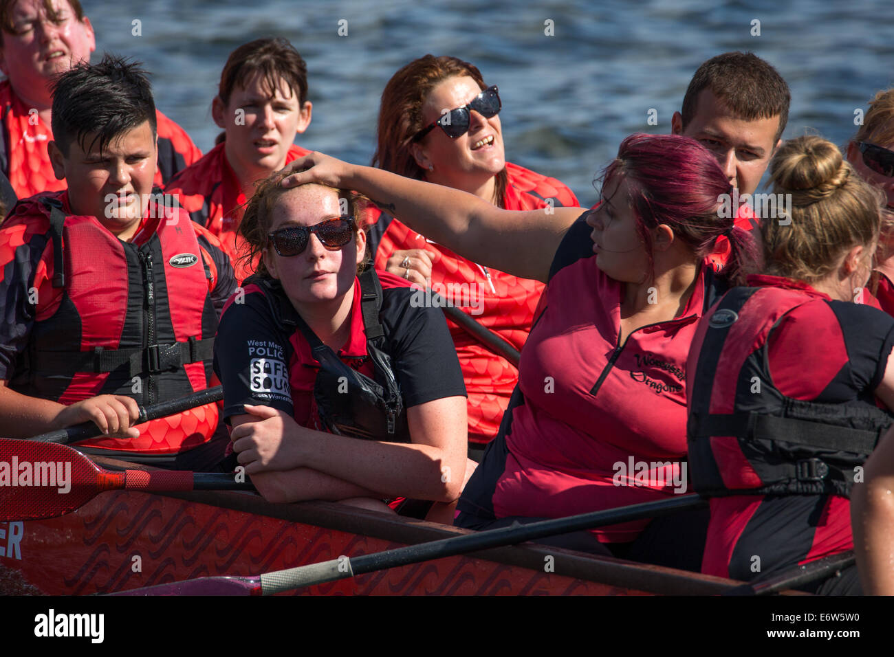 Londra, Regno Unito. 31 agosto 2014. Questo finale di stagione BDA Lega Nazionale regata di dragon boat racing si è tenuto presso il London Regatta Centre, Royal Albert Dock, Londra Foto Stock