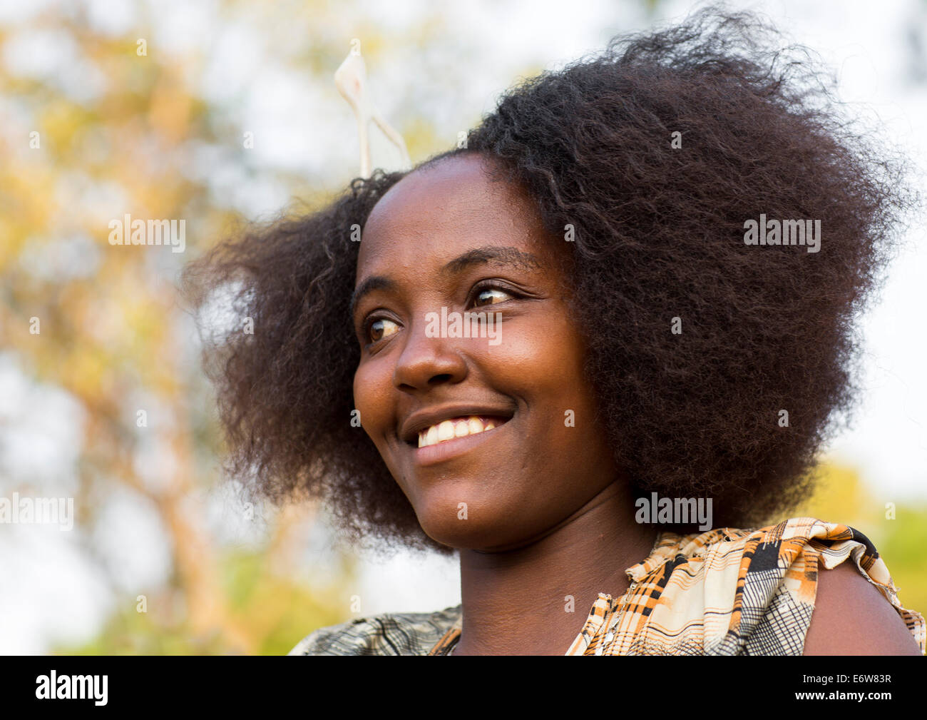 Donna etiope con capelli Afro, Kobown, Etiopia Foto Stock