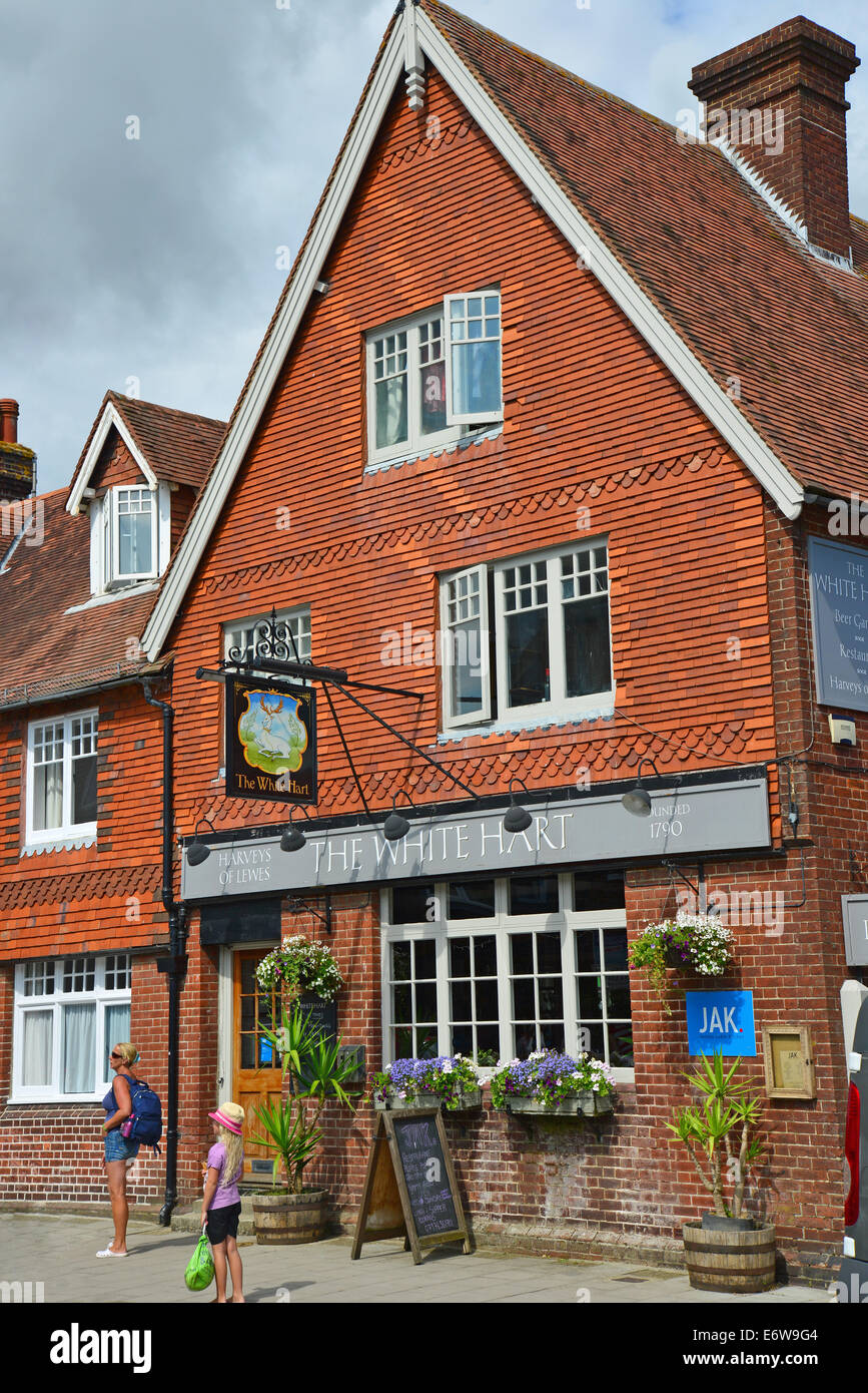 Xvii secolo il White Hart Inn, Queen Street, Arundel, West Sussex, in Inghilterra, Regno Unito Foto Stock