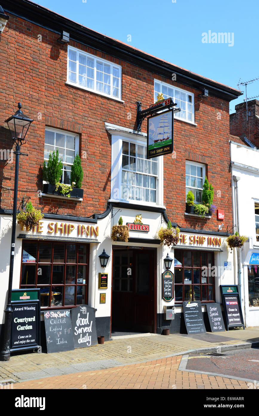 La nave Inn, High Street, Peschici, Hampshire, Inghilterra, Regno Unito Foto Stock