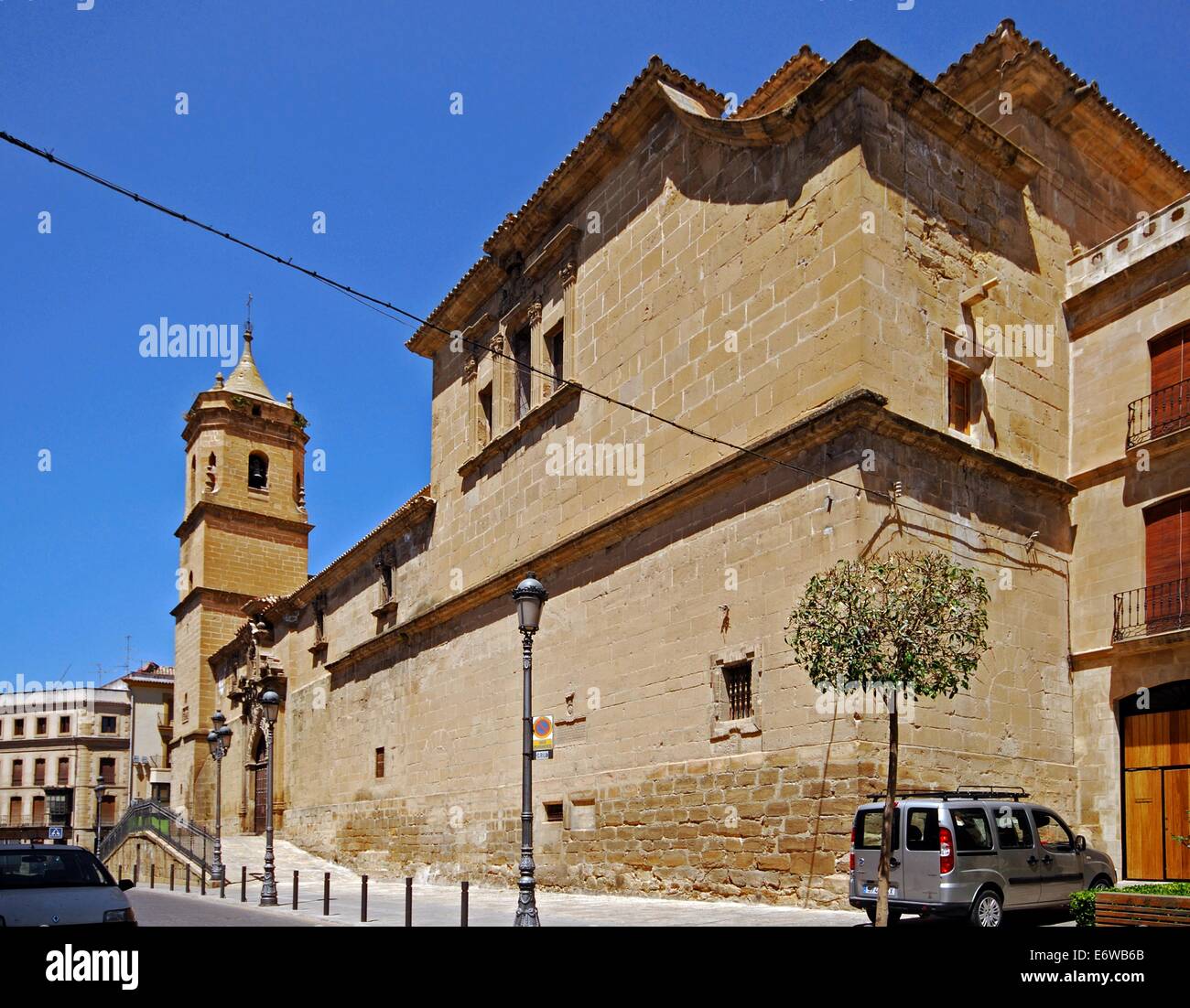Chiesa della Santa Trinità e il convento (La Trinidad chiesa del convento (XVI - XVIII secolo), a Ubeda, Provincia di Jaen, Andalusia, Spagna. Foto Stock