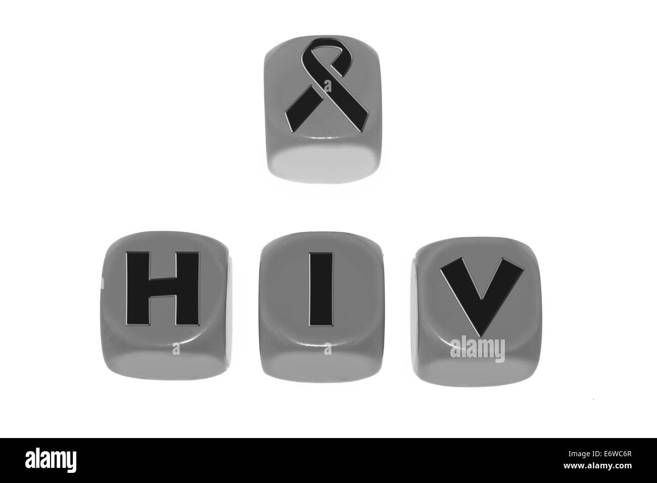 Simbolo di HIV con la parola HIV su cubetti Foto Stock