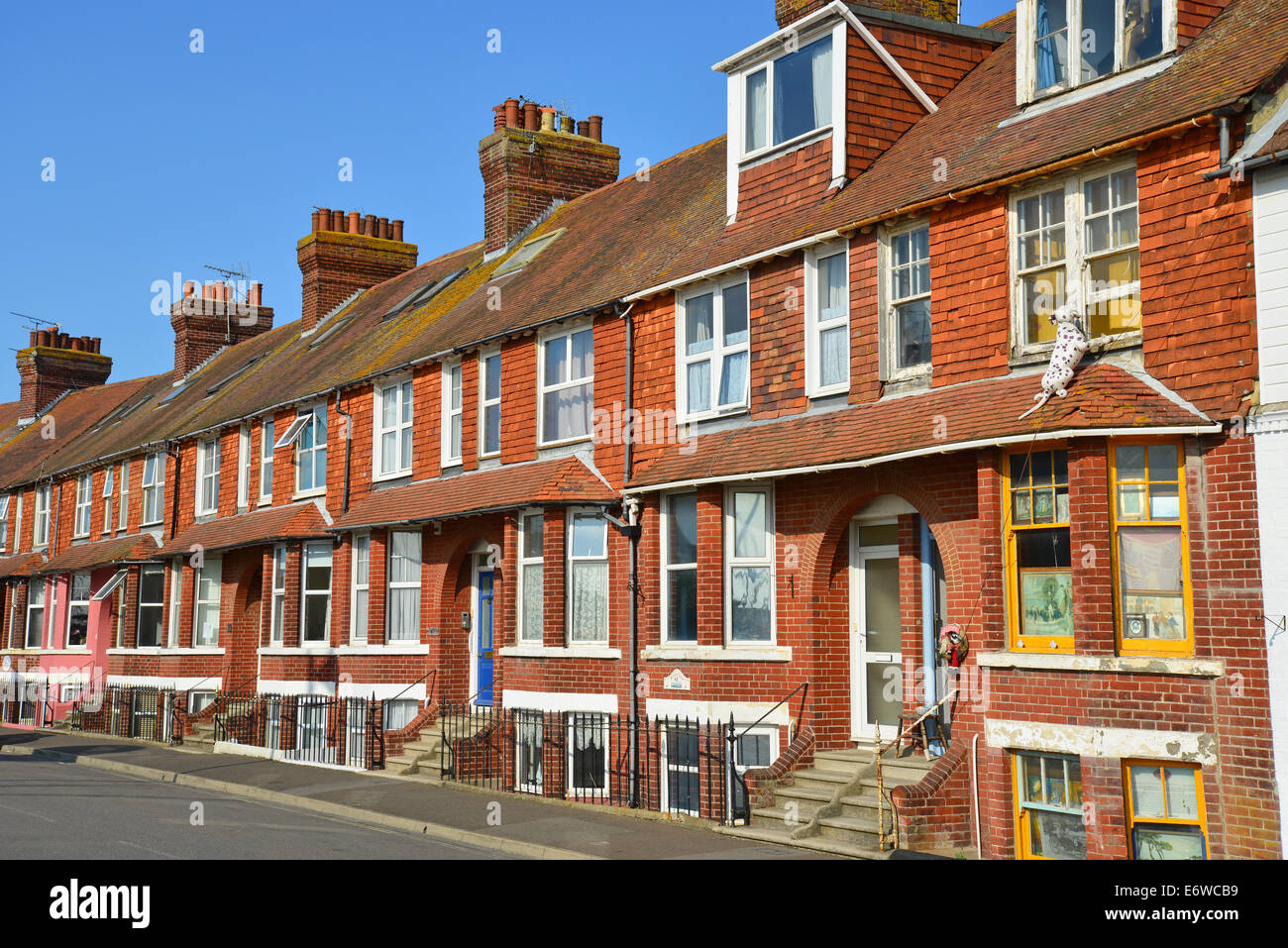 Fila di case a schiera su Pier Road, Littlehampton West Sussex, in Inghilterra, Regno Unito Foto Stock