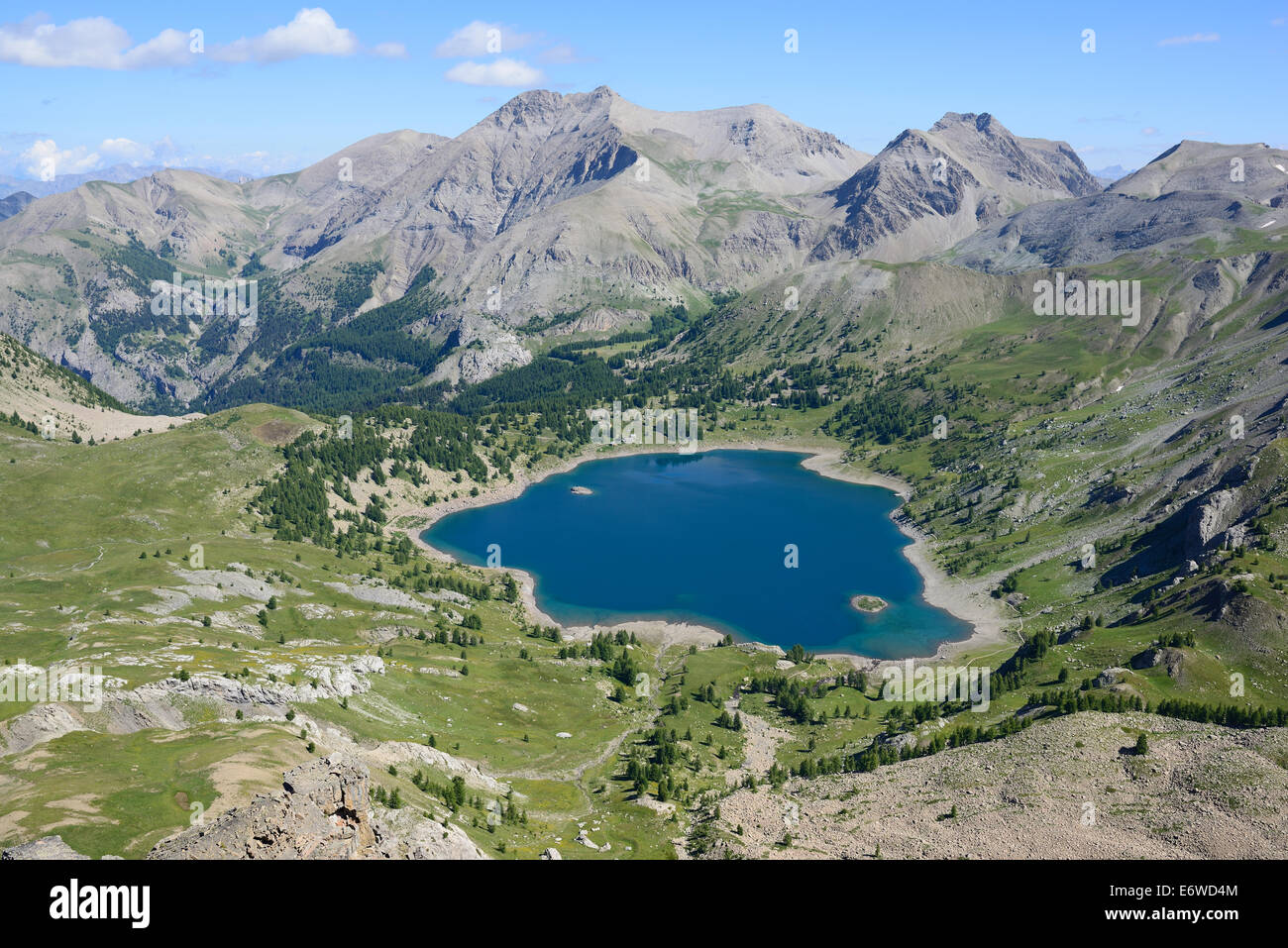 Il lago d'altitudine più alto dell'Europa occidentale a un'altitudine di 2228 metri s.l.m. Lago di Allos, Parco Nazionale del Mercantour, Alpi dell'alta Provenza, Francia. Foto Stock
